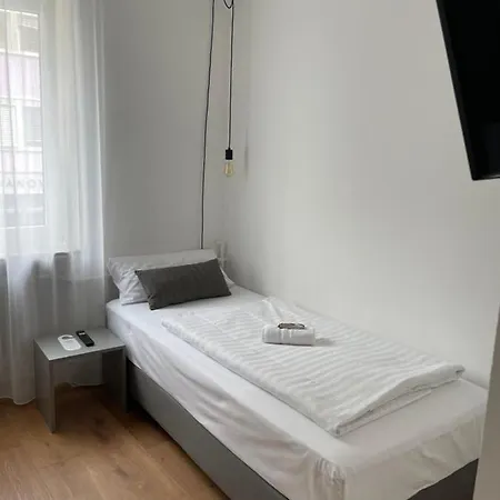 Guestified Ayuna 3* Dusseldorf